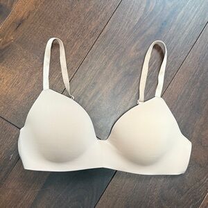 Victoria’s Secret: T-shirt Lightly Lined Wireless Bra - Tan